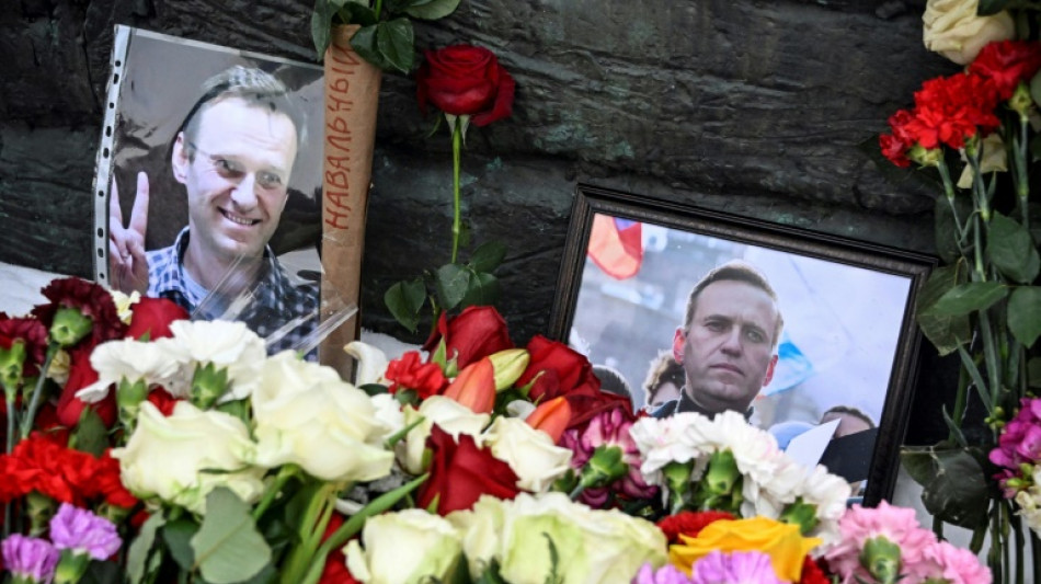Milhares comparecem ao funeral de Navalny em Moscou apesar do risco de pris&atilde;o