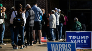 Tensos e divididos, americanos votam 'pelo futuro da na&ccedil;&atilde;o'
