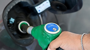Benzina: Staffetta, segnali di rialzo, verde self a a 1,696 euro