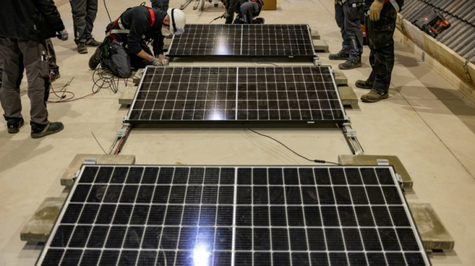 Studie: Investitionen in Solarkraft werden 2023 die in &Ouml;lf&ouml;rderung &uuml;bertreffen