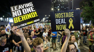 Centenas de israelenses se manifestam em Tel Aviv para pedir volta dos ref&eacute;ns