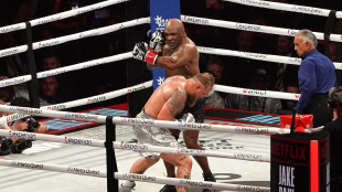 Tyson e Mayweather tornano sul ring, match-esibizione nel 2026