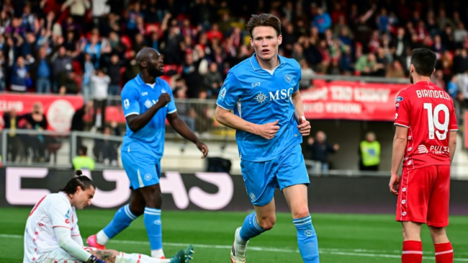 Napoli vence na visita ao Monza (1-0) e alcan&ccedil;a l&iacute;der Inter de Mil&atilde;o no Italiano