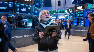Wall Street termine en l&eacute;g&egrave;re baisse, le march&eacute; s'essouffle apr&egrave;s un mois de gains