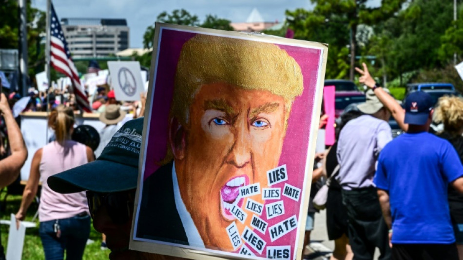 Zehntausende Menschen demonstrieren in den USA und Europa gegen Trump und Musk