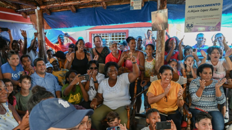 Cuba: la ville natale du lutteur Mijain Lopez c&eacute;l&egrave;bre son exploit olympique historique