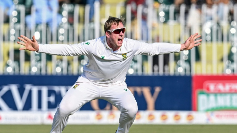 South Africa sniff series-levelling win after Pakistan slump in 2nd Test