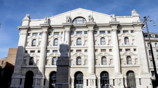 Borsa: Milano debole (-0,7%), pesano Saipem, Stm ed Eni, corre Avio