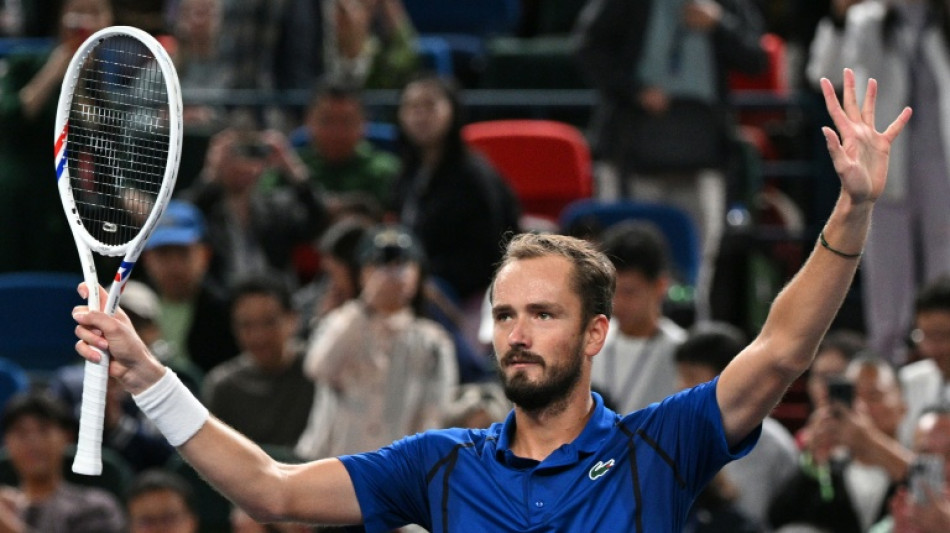Medvedev, J&oacute;dar e Paul avan&ccedil;am &agrave;s quartas no Masters 1000 de Xangai