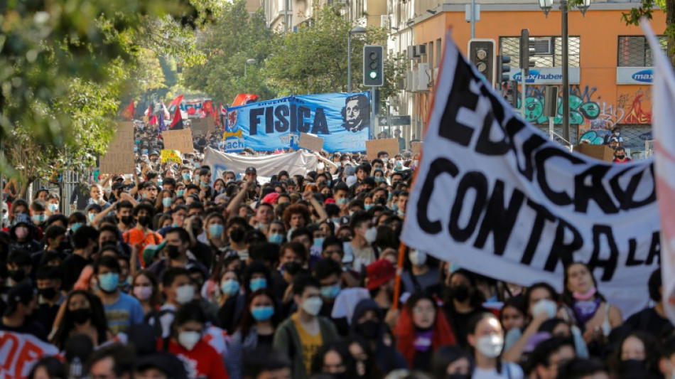 Un joven herido de bala durante marcha estudiantil en Chile