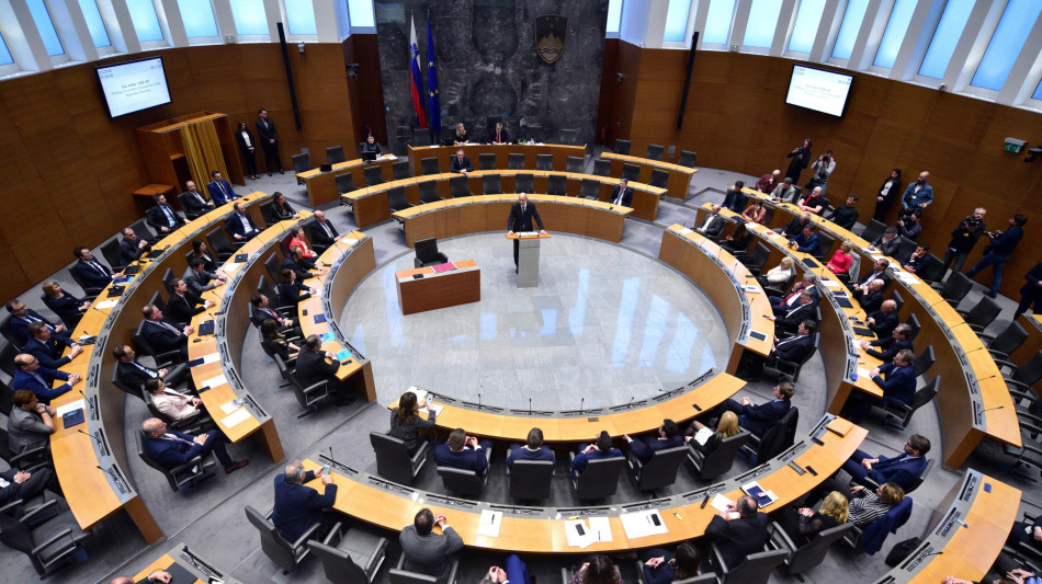 Slovenia, annullati referendum su spese militari e Nato