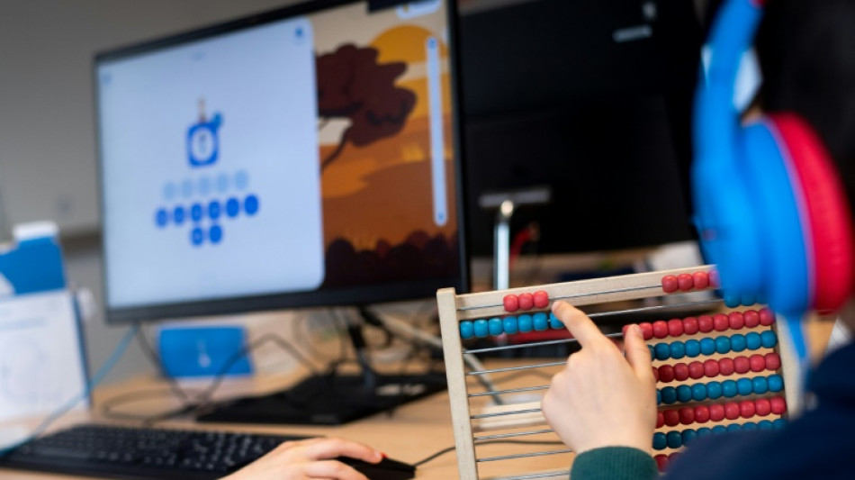 Profesores de EEUU y gigantes de la IA se al&iacute;an para formar a educadores