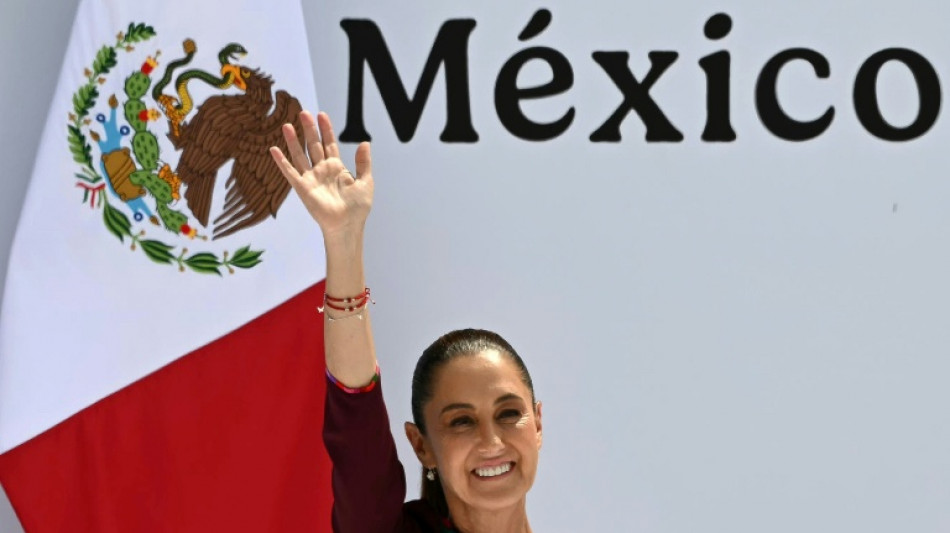 Sheinbaum destaca el plan social "más ambicioso de la historia" de México en su primer año de gestión