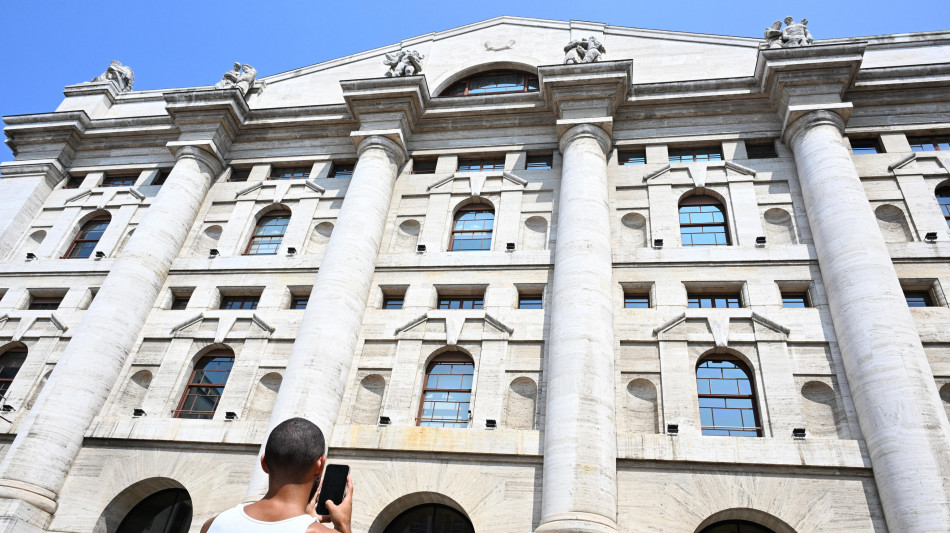 Borsa: Europa sui massimi, Milano +1%