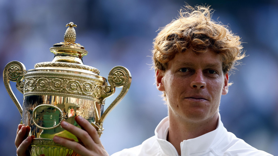Sinner primo italiano a vincere Wimbledon, battuto Alcaraz