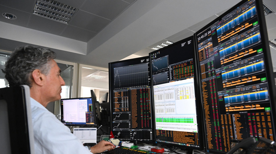 Borsa: Milano sulla parit&agrave;, scivola Iveco