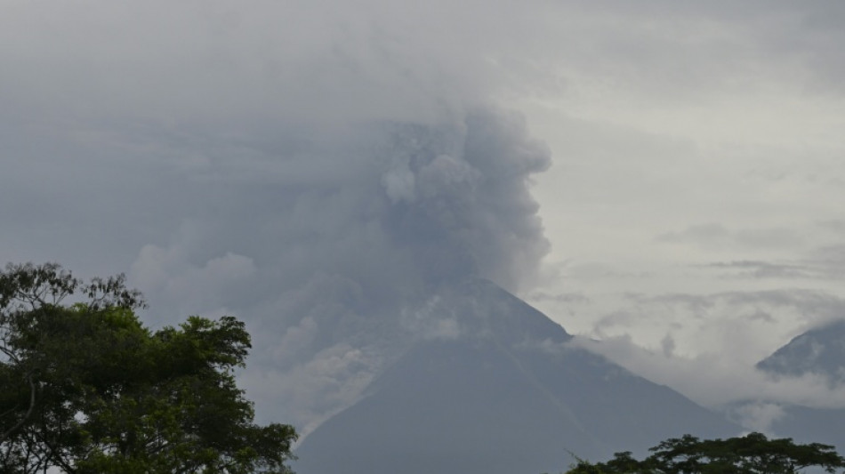 Mais de 300 evacuados por erup&ccedil;&atilde;o de vulc&atilde;o de Fuego na Guatemala