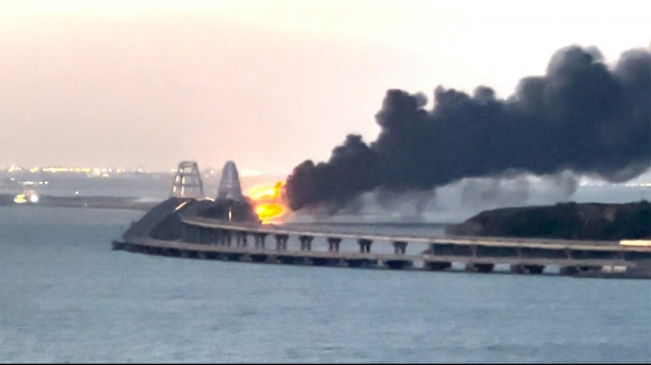 Explosi&oacute;n de un cami&oacute;n bomba paraliza estrat&eacute;gico puente de Crimea