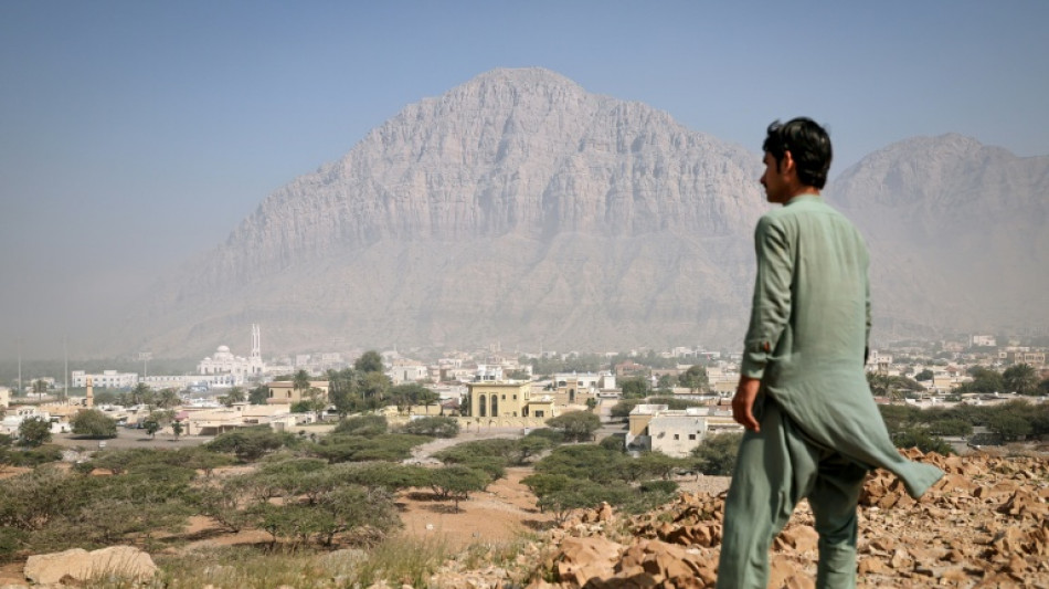 Oil dips under $100, stocks back in green tracking Mideast war 