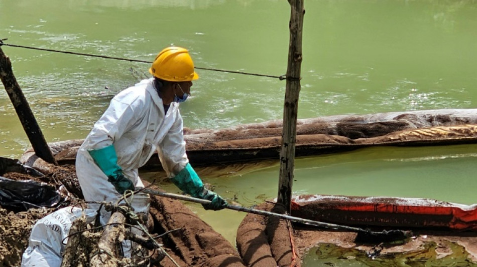 La rotura de un oleoducto en Ecuador provocó la fuga de más de 25.000 barriles