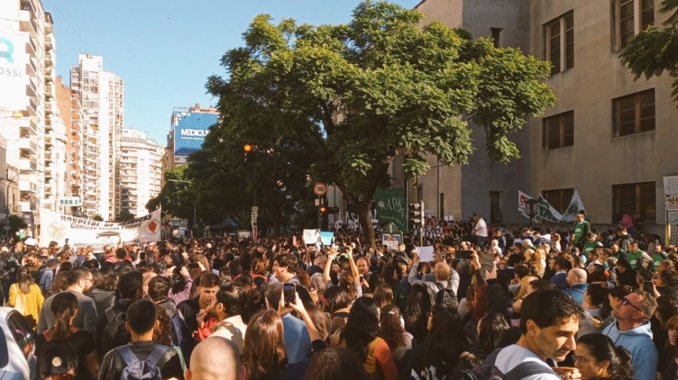 Mancano i fondi, universit&agrave; in crisi in Argentina