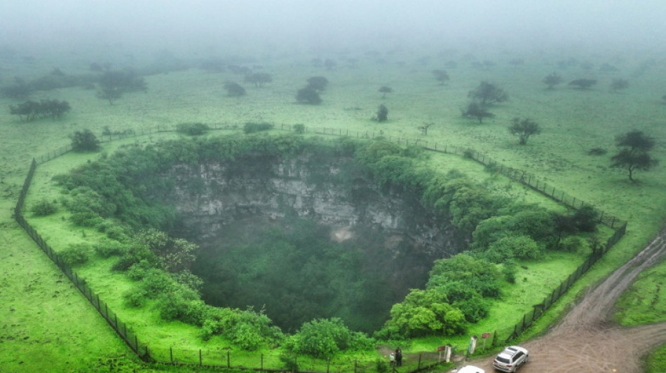 Les gouffres géants d'Oman attirent de plus en plus de visiteurs