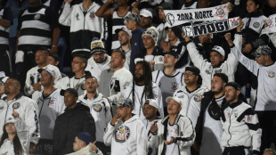 Corinthians é punido por cantos homofóbicos de sua torcida em jogo contra o São Paulo