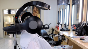 "Je n'ai jamais eu de probl&egrave;me": les coiffeurs surpris de l'alerte sur les produits de lissage br&eacute;silien