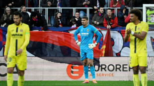 Atletico stumble to draw at Levante, Villarreal held