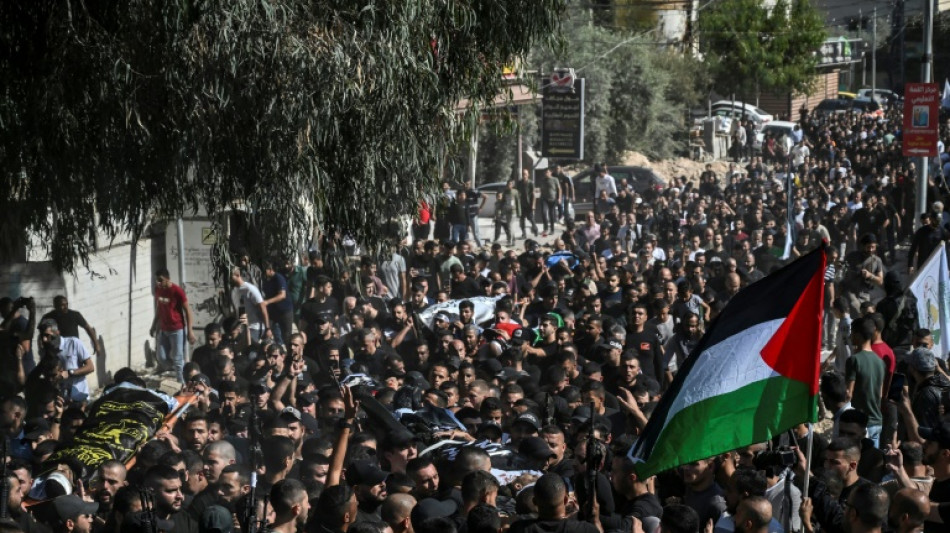 Cisjord&acirc;nia celebra grande funeral ap&oacute;s incurs&atilde;o israelense mais letal desde 2005