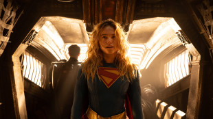 La Supergirl imbronciata di Milly Alcock, 'Non siamo perfette e va bene così'