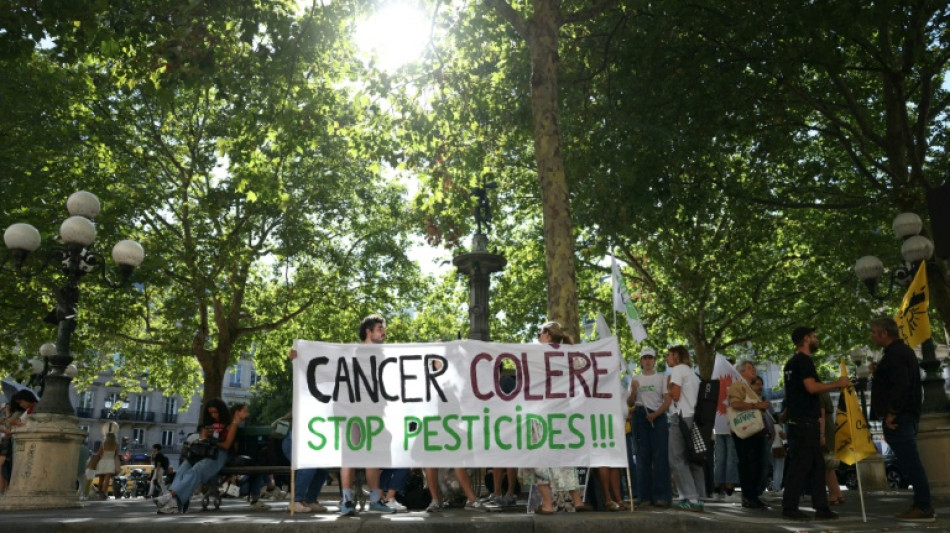 Sant&eacute; et bioversit&eacute;: l'&Eacute;tat devra revoir des autorisations de pesticides