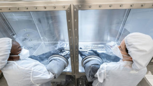 La Nasa ouvre un &eacute;chantillon pr&eacute;lev&eacute; sur la Lune il y a 50 ans