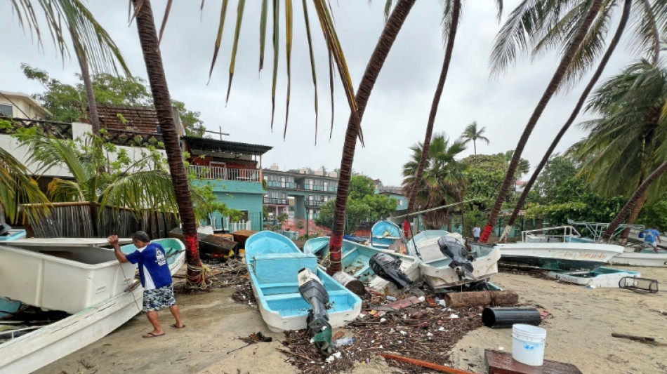 Mexique: la présidente Sheinbaum au chevet des zones touchées par l'ouragan Erick
