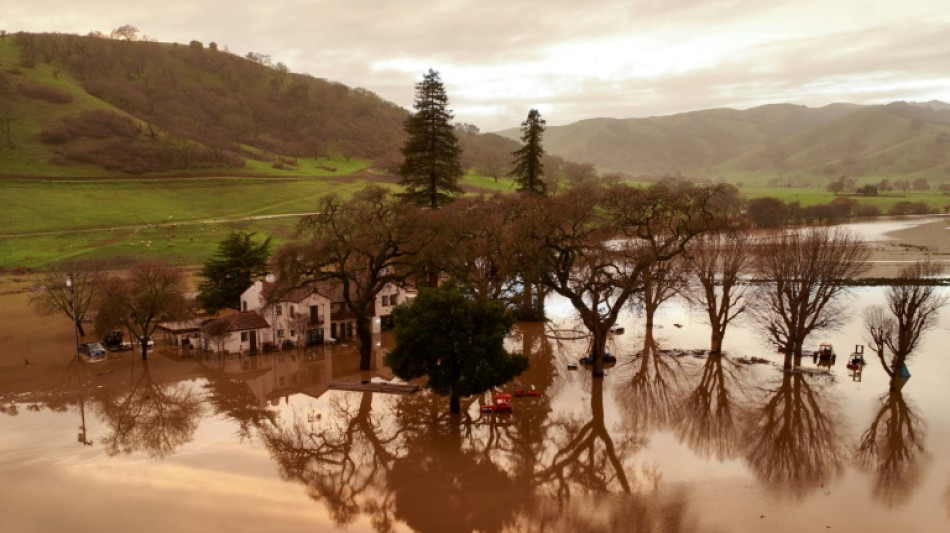 Les temp&ecirc;tes en Californie font 16 morts, un enfant de 5 ans disparu