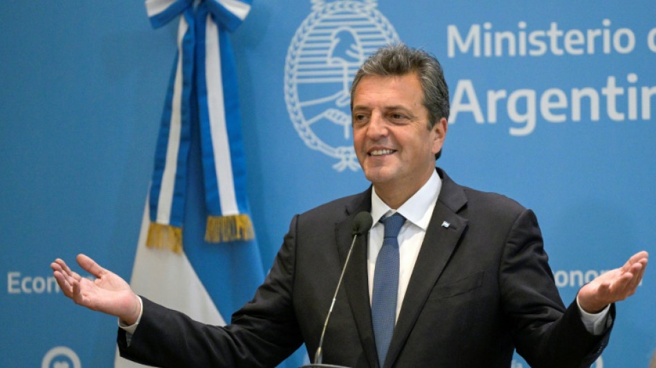 Massa confiante e Milei &agrave; ca&ccedil;a de votos frente a 2&ordm; turno das presidenciais na Argentina