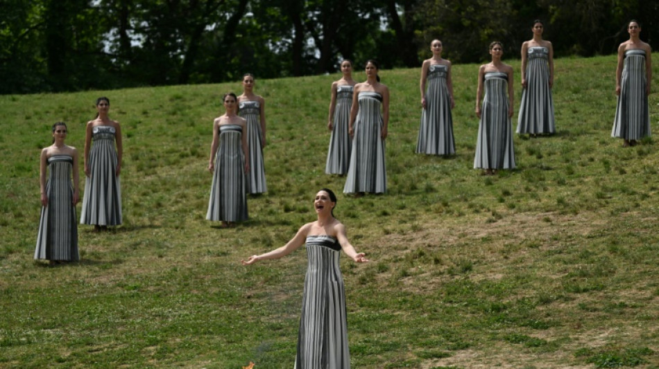 Chama ol&iacute;mpica dos Jogos de Paris-2024 &eacute; acesa em Ol&iacute;mpia