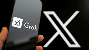 "Un kidnapping du corps": une prof de philo britannique raconte son "agression" par Grok