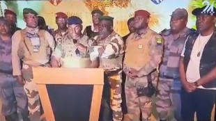 Army officers say toppled Gabon govt 