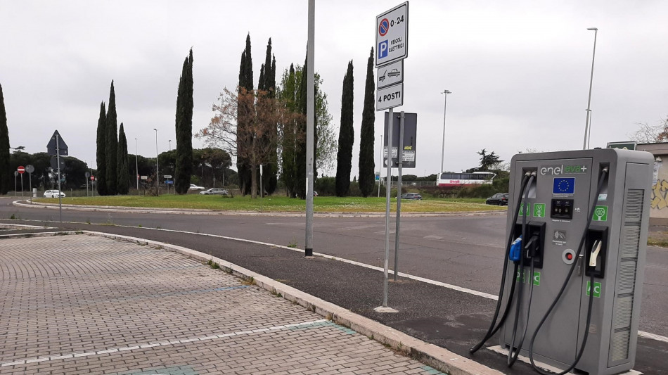 Sale il prezzo dell'elettricit&agrave; in Borsa, +15% oltre 140 euro
