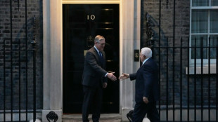 El dirigente palestino Mahmud Ab&aacute;s se re&uacute;ne con Keir Starmer en Londres