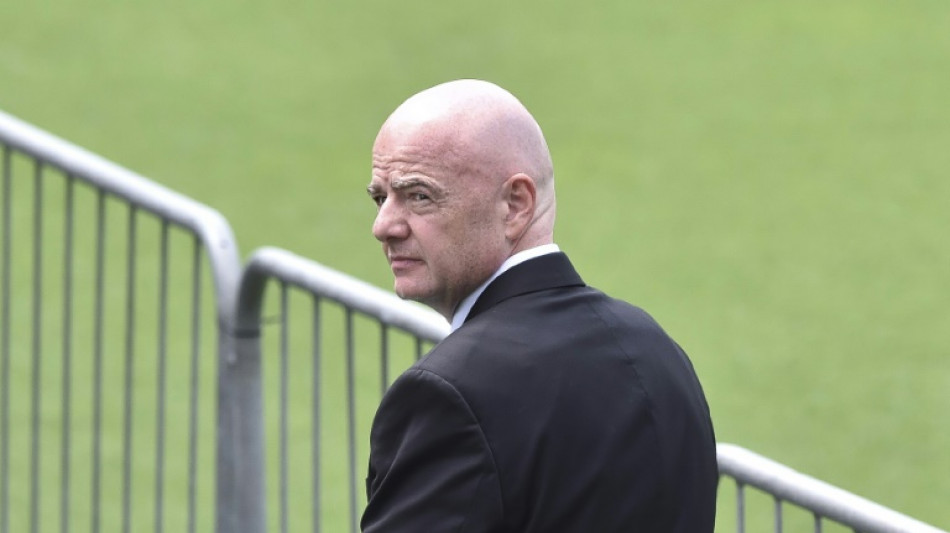 Fifa-Chef bekr&auml;ftigt Respekt f&uuml;r Pel&eacute; nach Kritik an Selfie bei Totenwache