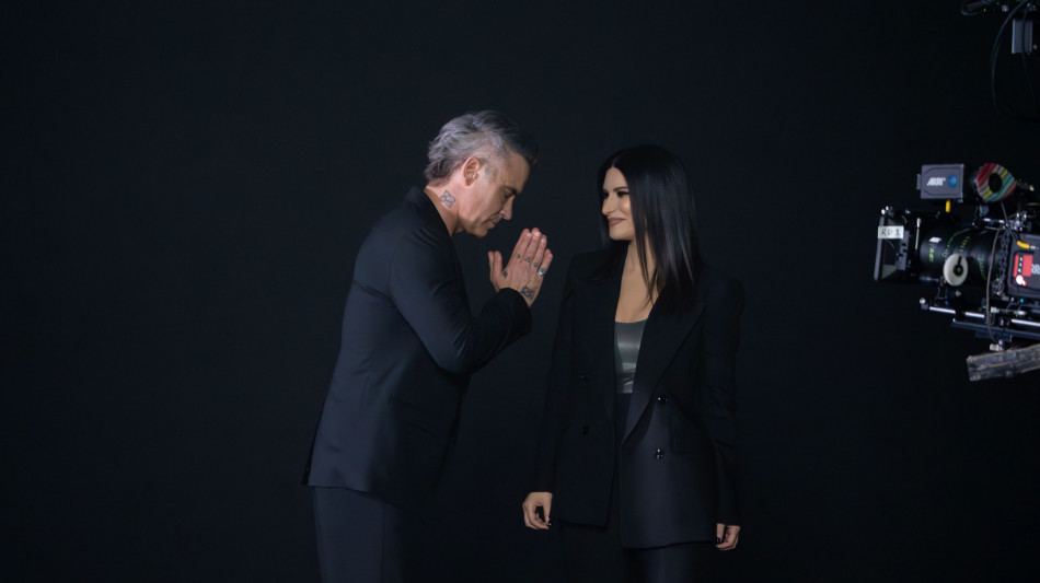 Fifa: Robbie Williams e Laura Pausini per il nuovo inno,'Desire'