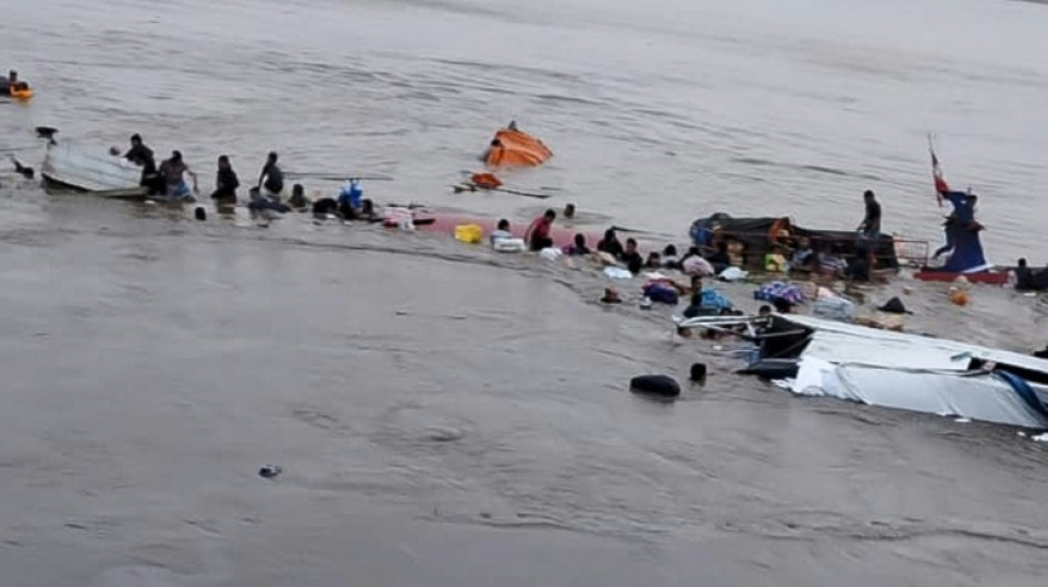 Deslizamento deixa 12 mortos e dezenas de desaparecidos em porto fluvial no Peru