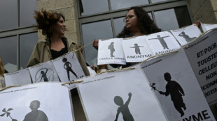 Francia condena a 20 años de prisión a un excirujano pederasta por abusar de 299 pacientes