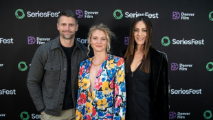 Los creadores de serie "Everyone is doing great" ven un auge de la TV independiente tras su estreno global en Netflix