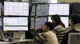 Borsa: l'Asia chiude contrastata, si guarda a mosse sui dazi
