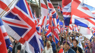 Zusammenst&ouml;&szlig;e bei einwanderungsfeindlichen Protesten in Gro&szlig;britannien