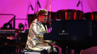 Elton John critica plan "criminal" del gobierno británico sobre derechos de autor e IA