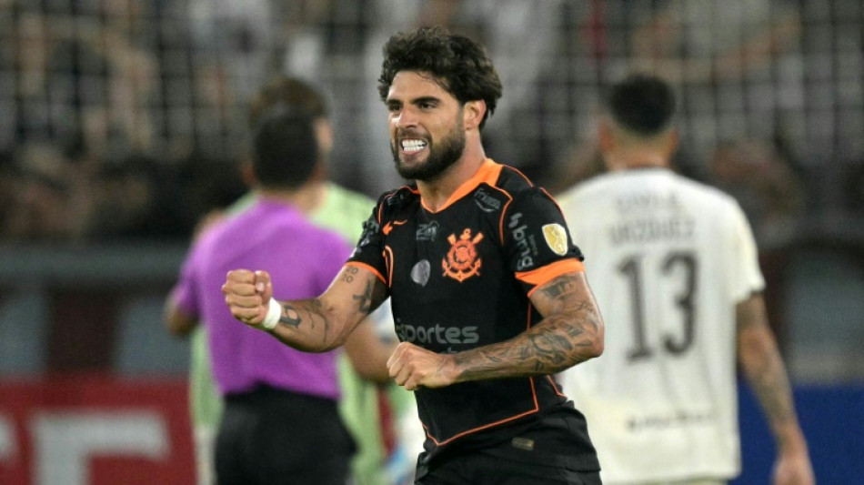 Corinthians vence Platense (2-0) na Argentina em sua estreia na Libertadores